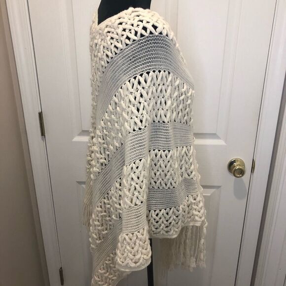 NWT Riah Fashion pullover poncho with fringe - Picture 6 of 11